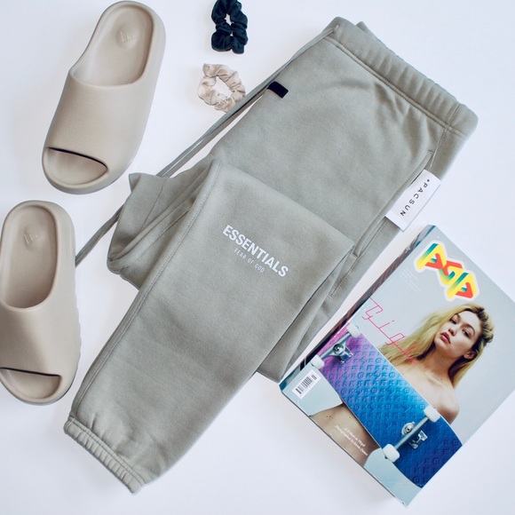 FEAR OF GOD ESSENTIALS ‘Pistachio’ Sweatpants - Picture 2 of 5